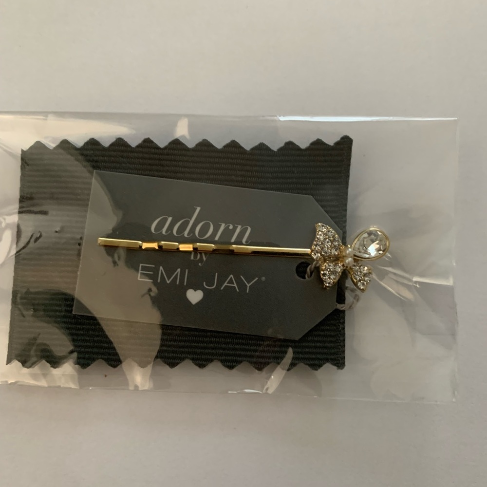 Crystal bow Bobby pin - Gold tone.